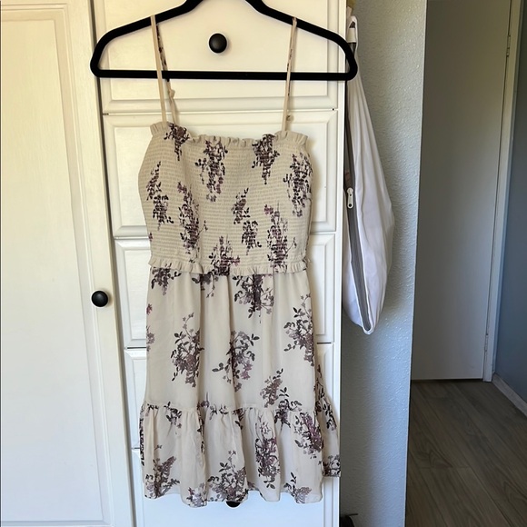 Aritzia Dresses & Skirts - Aritzia Wilfred tempest sleeveless tiered floral dress